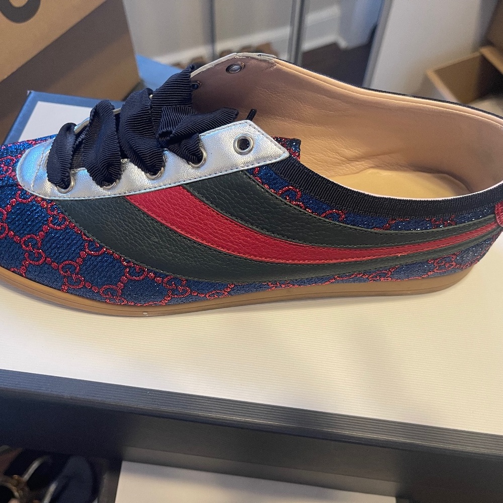 Gucci - Picture 1 of 1